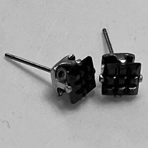 Awesome Black stud earrings. 6mm